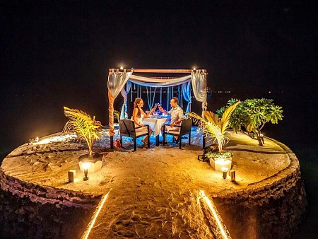 Thưởng thức bữa tối cực kỳ lãng mạn cho các cặp đôi tại Maldives